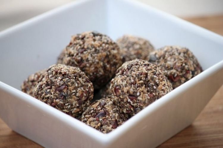 Домашние конфеты из зеленой гречки с семенами чиа