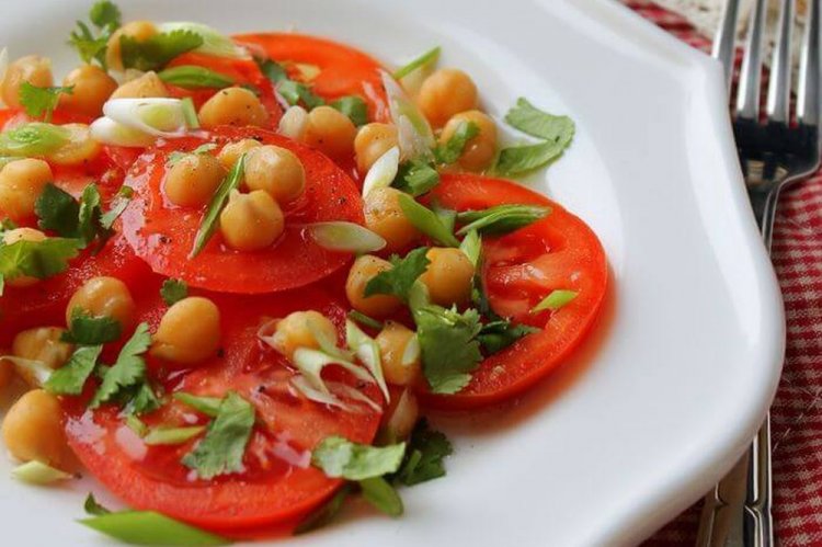 Белковый салат с нутом