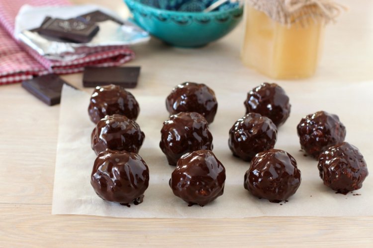 Шоколадные кето-конфеты с фундуком