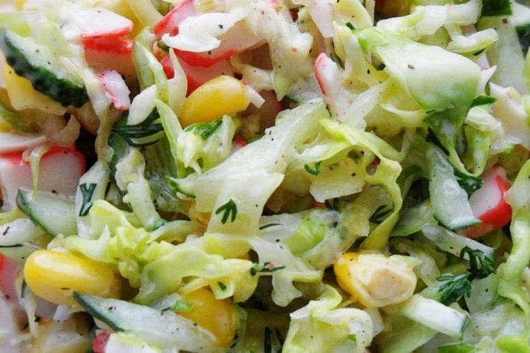ПП салат с капустой и крабовыми палочками
