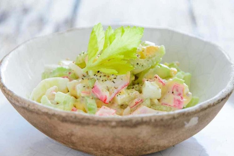 ПП салат с сельдереем и крабовыми палочками