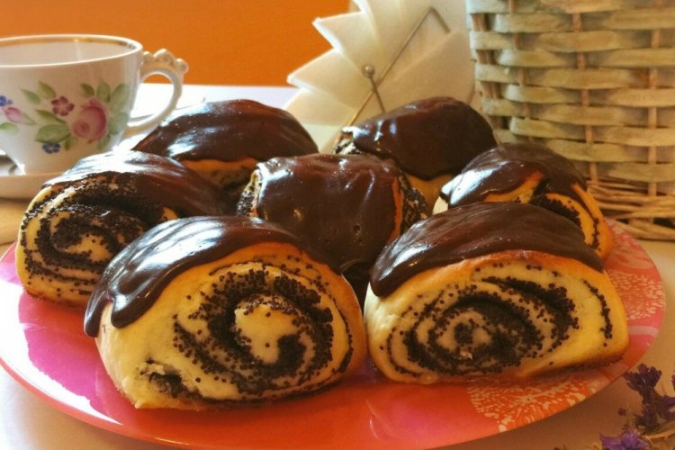 Булочки с маком и медом