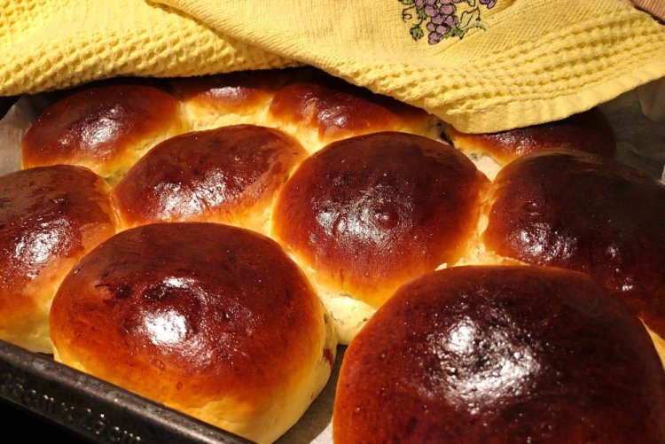 Сдобные булочки с повидлом