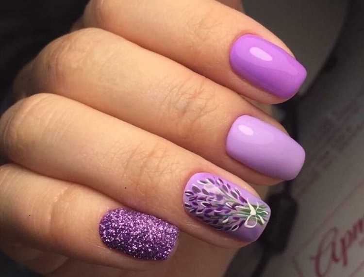 Сиреневый маникюр
