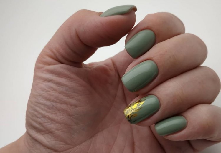 Фисташковый маникюр