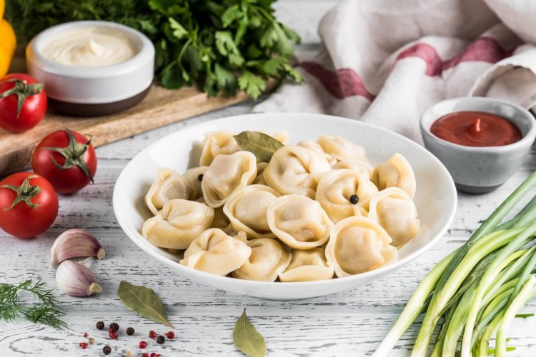 Начинка из фарша с зеленью для пельменей