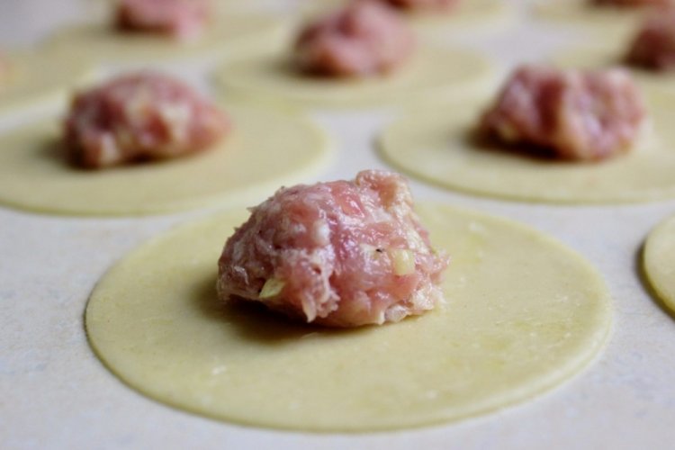 Начинка из фарша с хлебом для пельменей