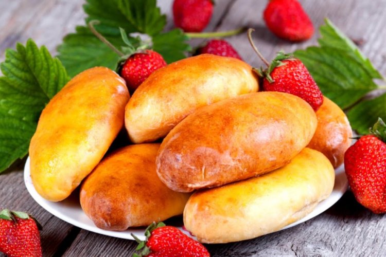 Пирожки с клубникой в духовке