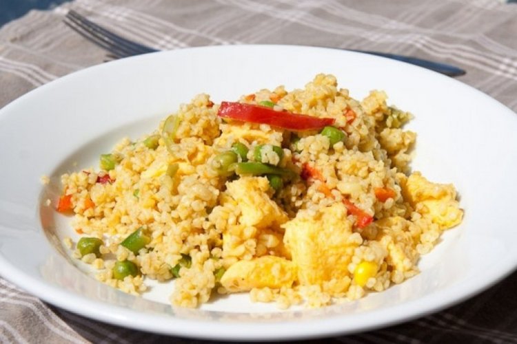 Булгур с курицей на сковороде