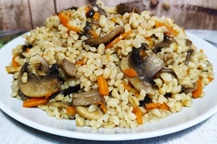 Булгур с грибами на сковороде