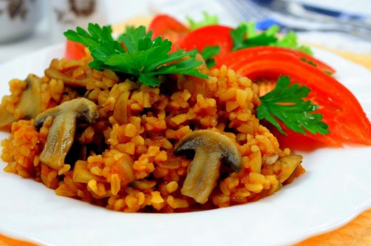 Булгур в томате на сковороде