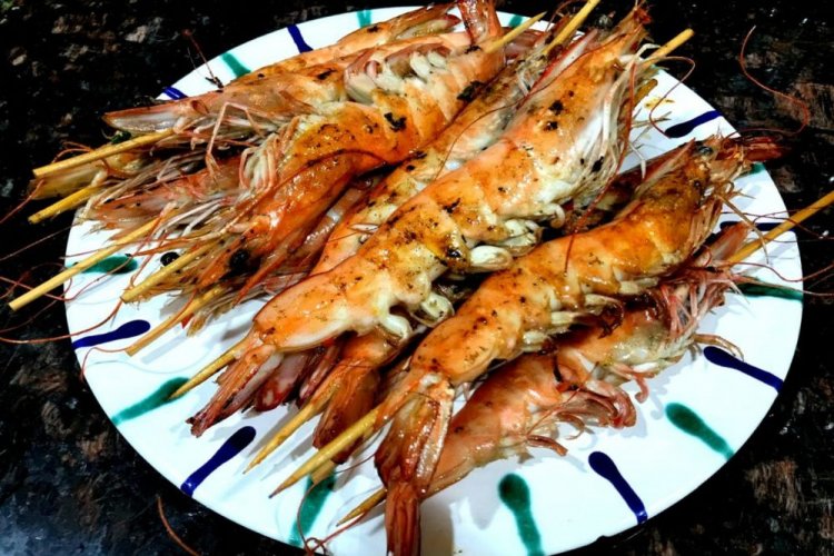 Лангустины на гриле, маринованные с имбирем и виноградным соком