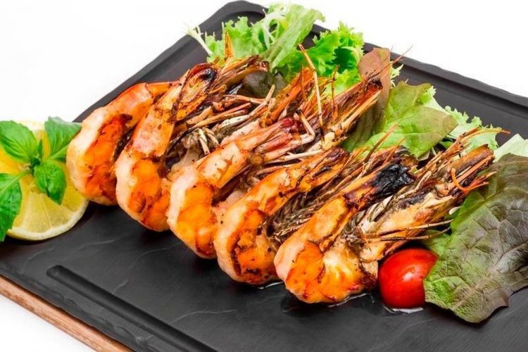 Лангустины-гриль, маринованные с имбирем, мятой и лимонным соком