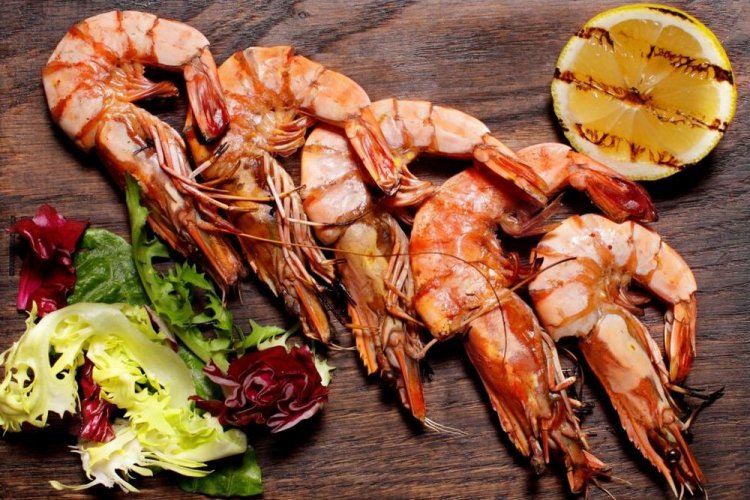 Лангустины с чесноком на гриле