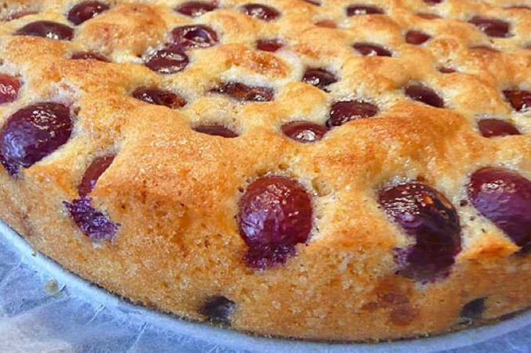 Заливной пирог с вишней