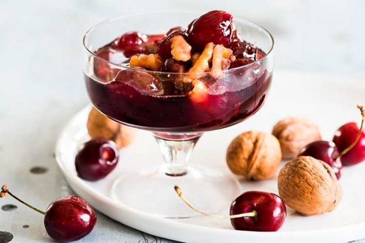 Варенье из черешни с грецкими орехами