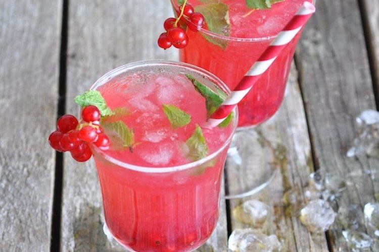 Щавелевый лимонад с красной смородиной