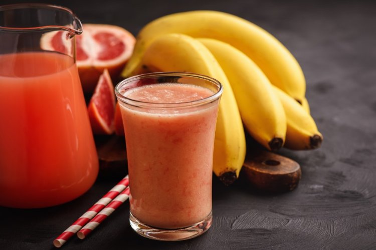 Смузи с грейпфрутовым соком и красной смородиной