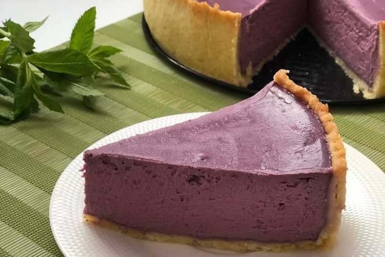 Чизкейк с черной смородиной