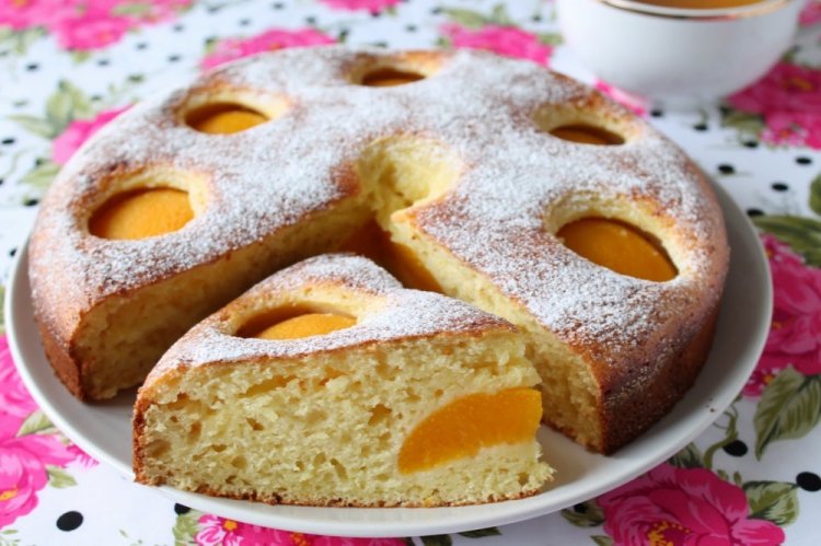 Творожный пирог с персиками
