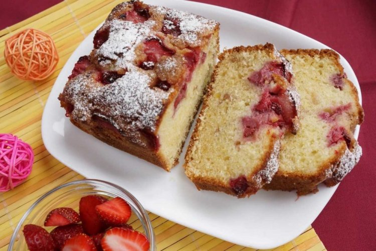 Творожный кекс с земляникой