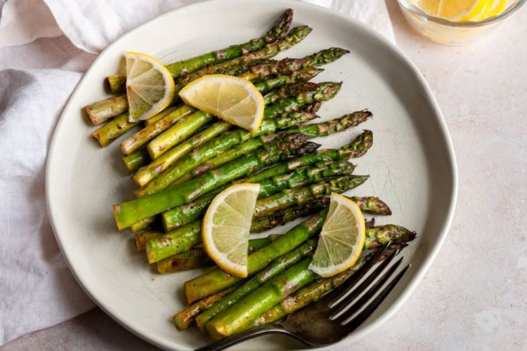 Спаржа в медовом маринаде на гриле