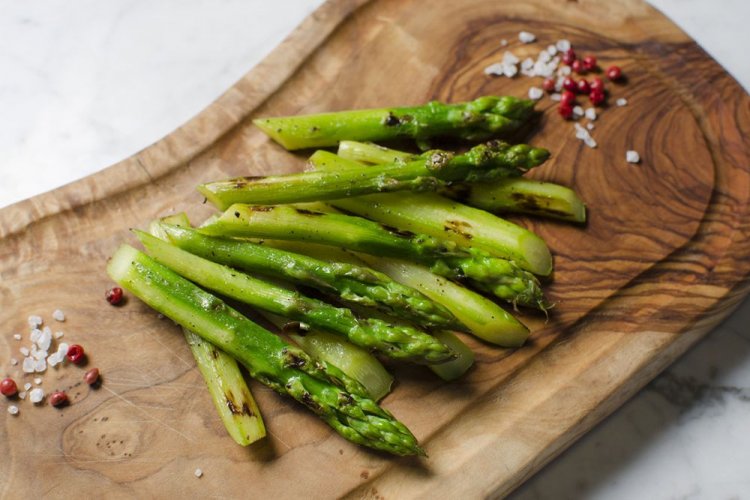 Спаржа с бальзамическим уксусом на гриле