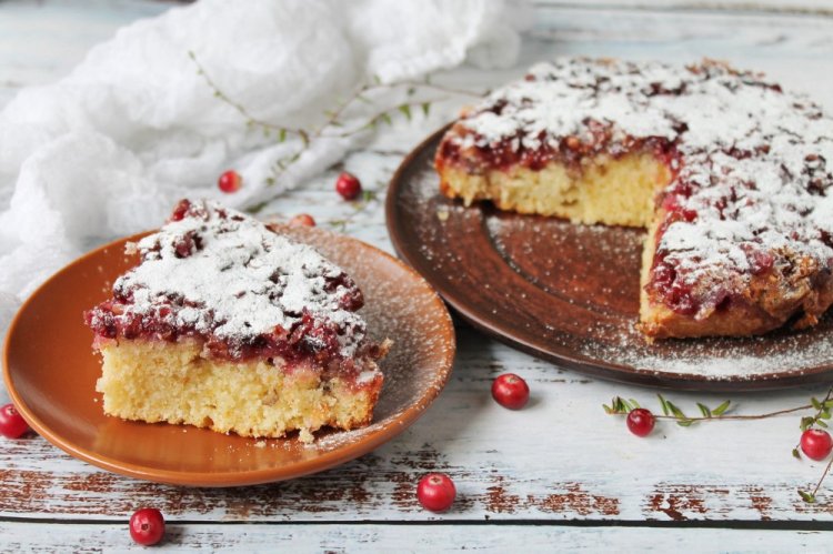 Пирог с клюквой и орехами