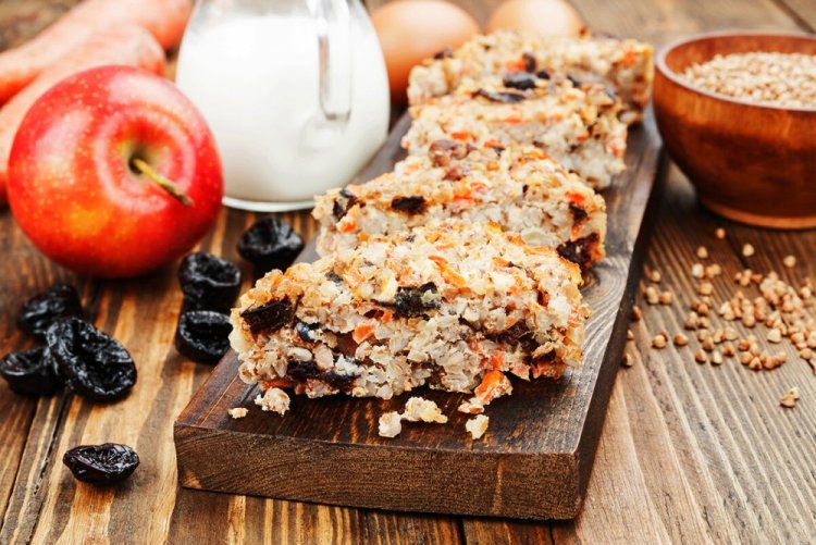 Постная запеканка из гречки с яблоками