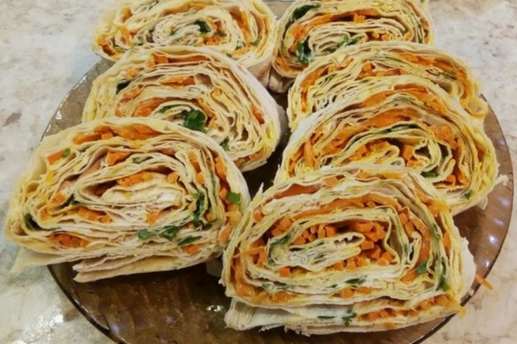 Рулет из лаваша с корейской морковью