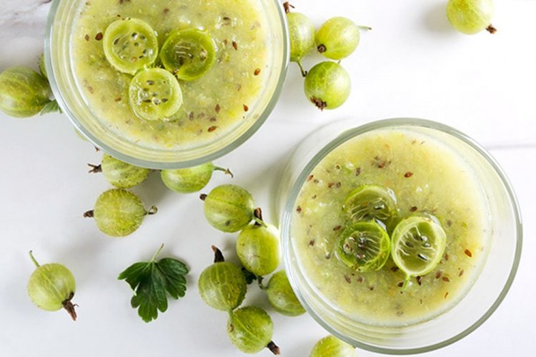 Смузи с крыжовником и бананом