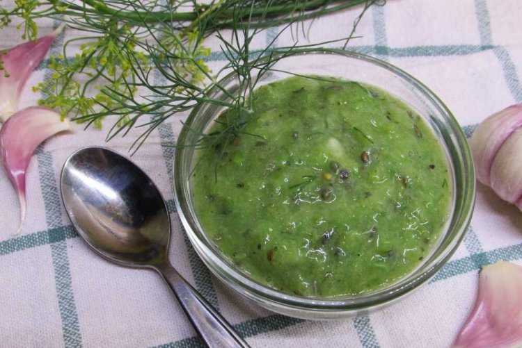 Чесночный соус с крыжовником и зеленью