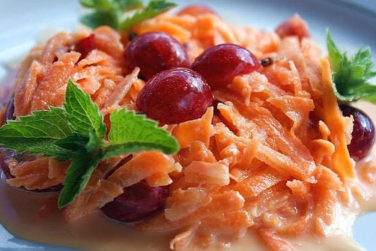 Салат из крыжовника и моркови