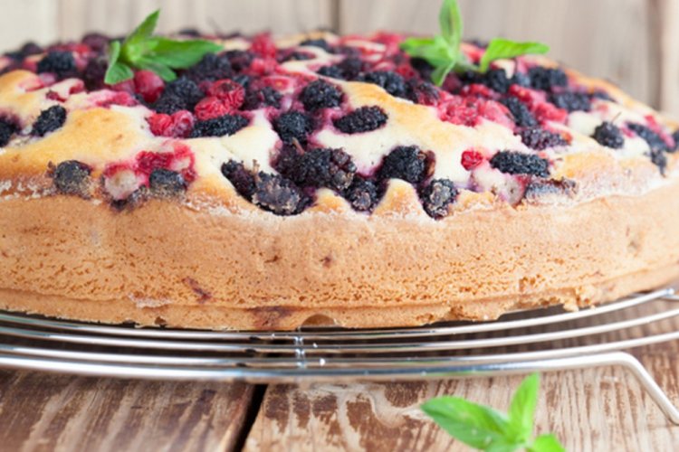 Пирог с шелковицей