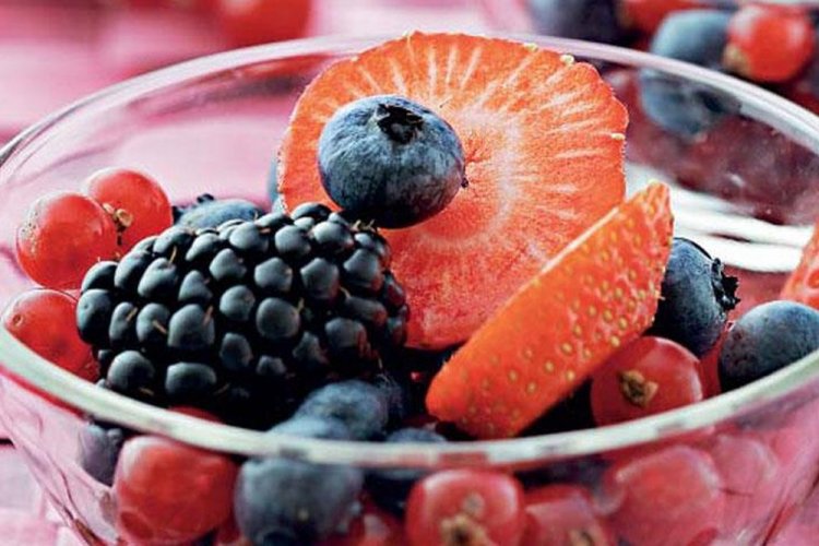 Ягодный салат с ежевикой