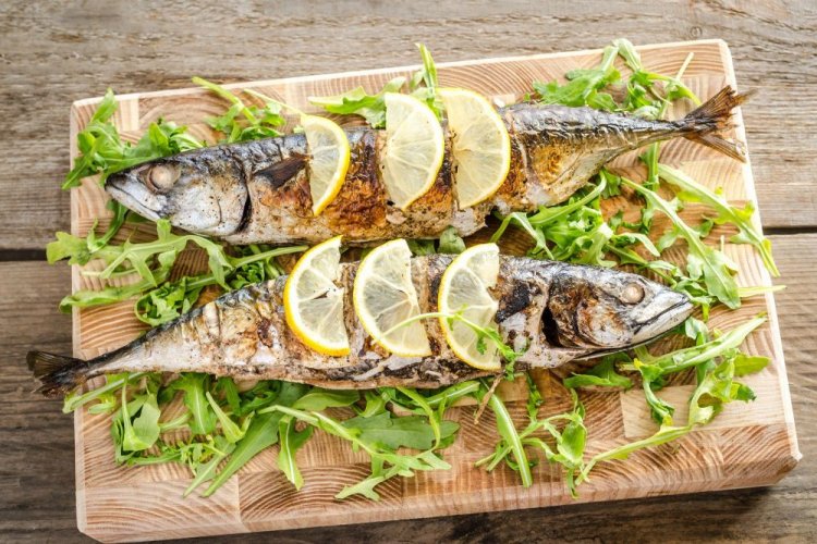 Скумбрия с лимоном и прованскими травами на гриле