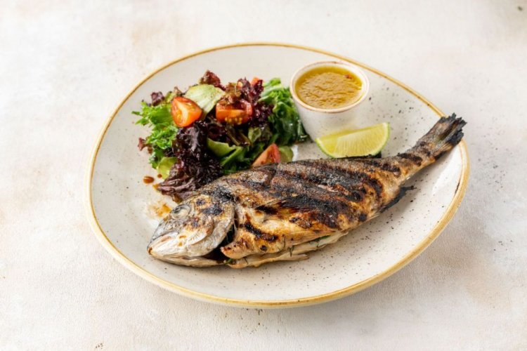 Дорадо с лаймом и коньяком на гриле