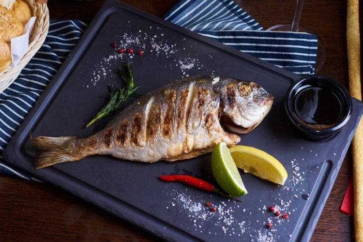 Дорадо в пряном маринаде на гриле