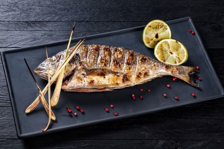 Дорадо-гриль, маринованная с имбирем и соусом терияки