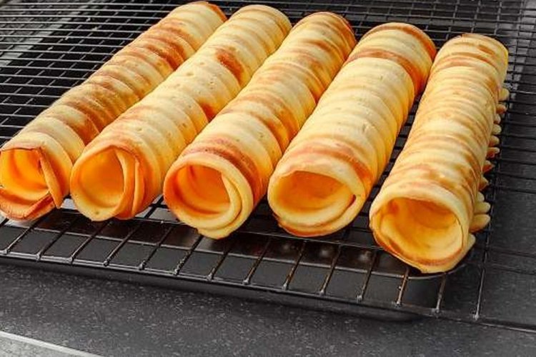 Вафельные трубочки на гриле