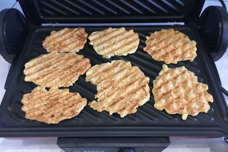 Вафли с творогом и овсяными хлопьями на гриле