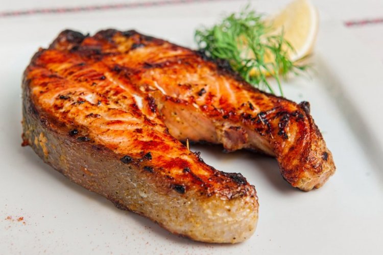 Стейк форели с горчицей на гриле