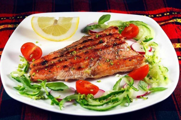 Филе форели в соевом соусе с лимоном на гриле