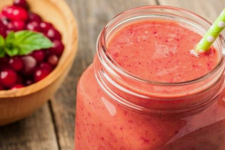 Смузи из брусники с фруктами