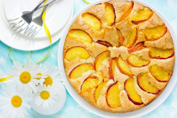 Шарлотка с нектаринами