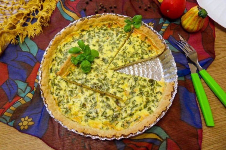 Киш с сыром и базиликом