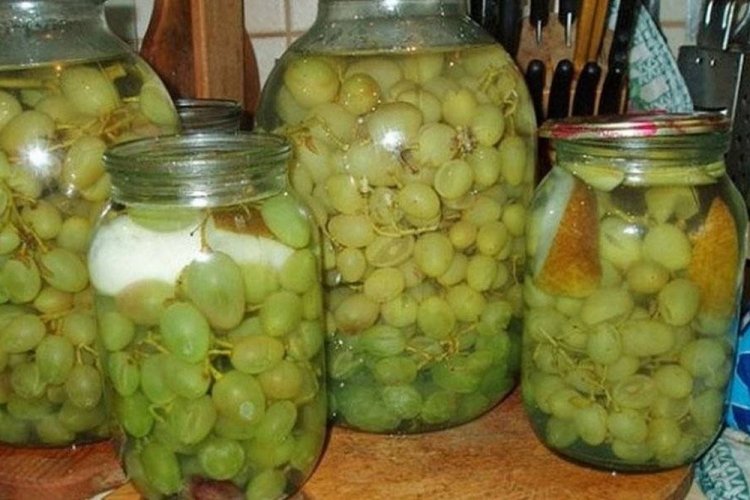 Компот из винограда и груши на зиму