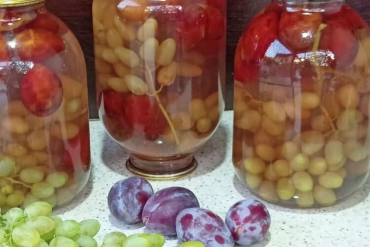 Компот из винограда, яблок и сливы на зиму