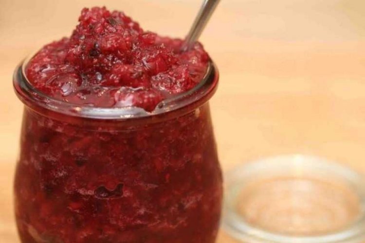 Соус из барбариса с зеленью на зиму