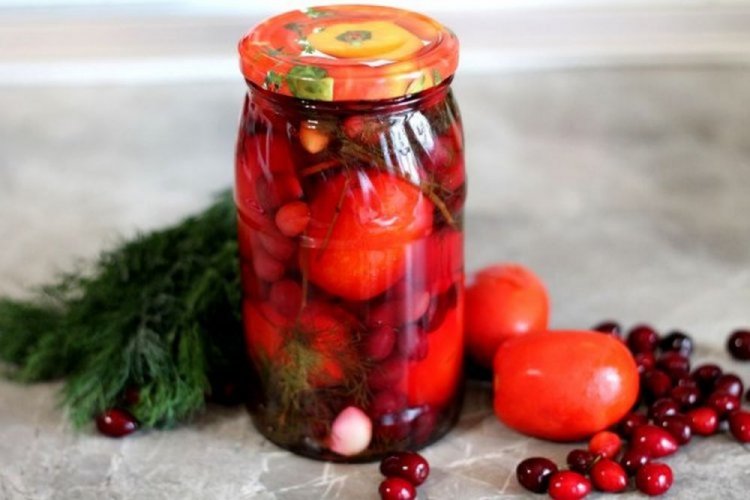 Помидоры с кизилом на зиму